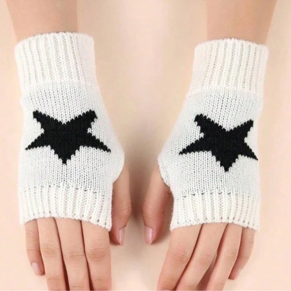 Cozy Star Print Fingerless Knit Mittens